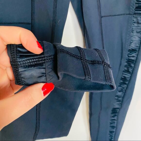 LULULEMON Navy Blue Ruched Tuxedo Satin Stripe Leggings Pockets 4 Yoga Pant - Picture 6 of 13